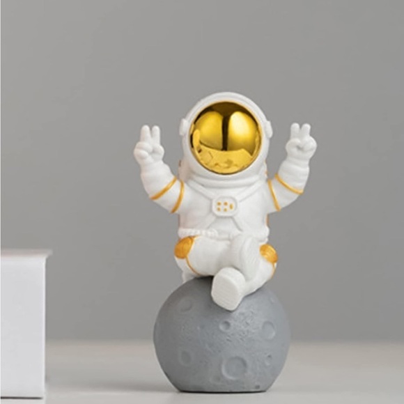 NWT Astronaut Space Figurine Decoration (Victory)! - Picture 4 of 7